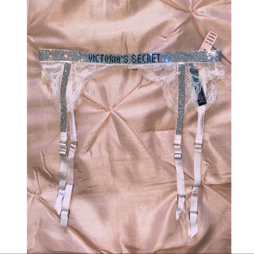 ❣️Victoria’s Secret Shine Strap Lace Garter Belt